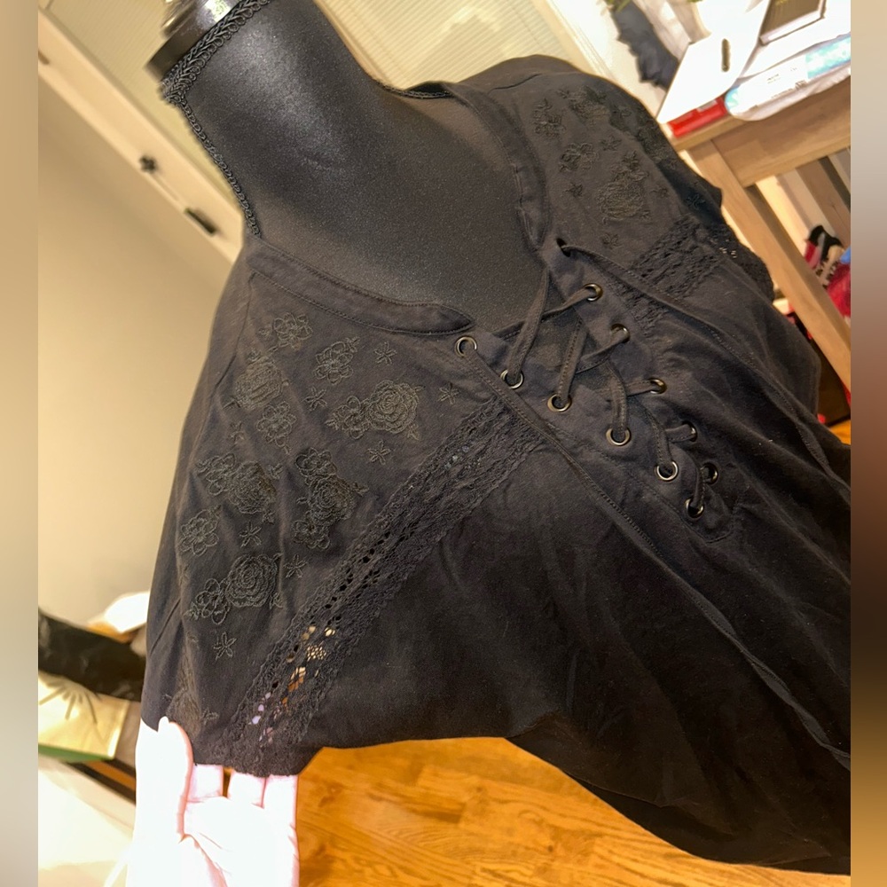 Black Lace-Up tee torrid 00